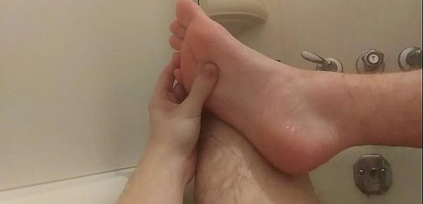  Dakota&039;s Bathtime Feet